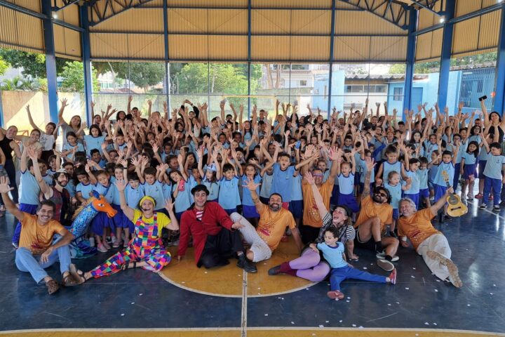 Ao completar 10 anos, o projeto levou oficinas e um espetáculo interativo às unidades de ensino.