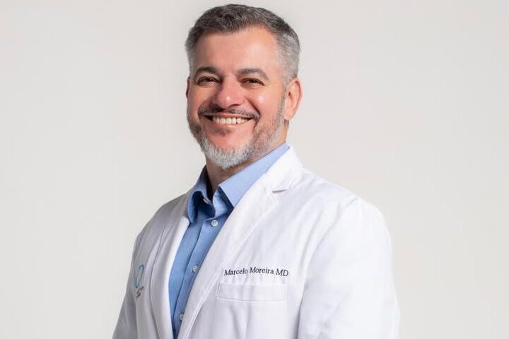 Dr. Marcelo Moreira realiza o lifting endoscópico para esconder as cicatrizes e cuidar da pele.