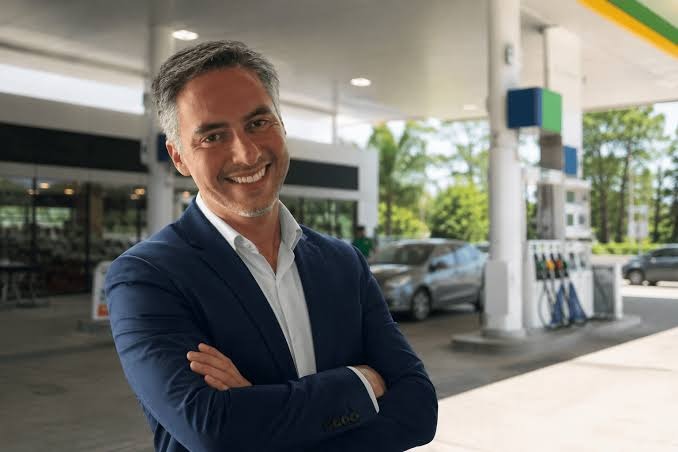 Luiz Felipe Do Valle Silva Do Quental De Menezes conduz na Rede Paz uma estratégia que permite observar os postos como parte de uma infraestrutura mais ampla de energia e mobilidade.
