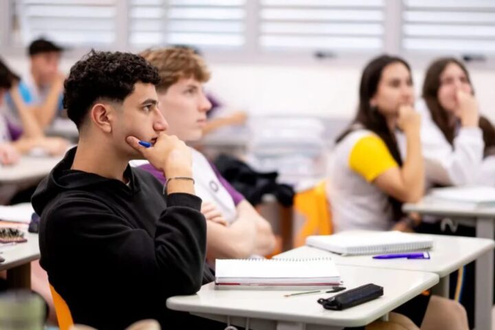 Estudantes do Ensino Médio devem ficar atentos para a escolha da graduação.